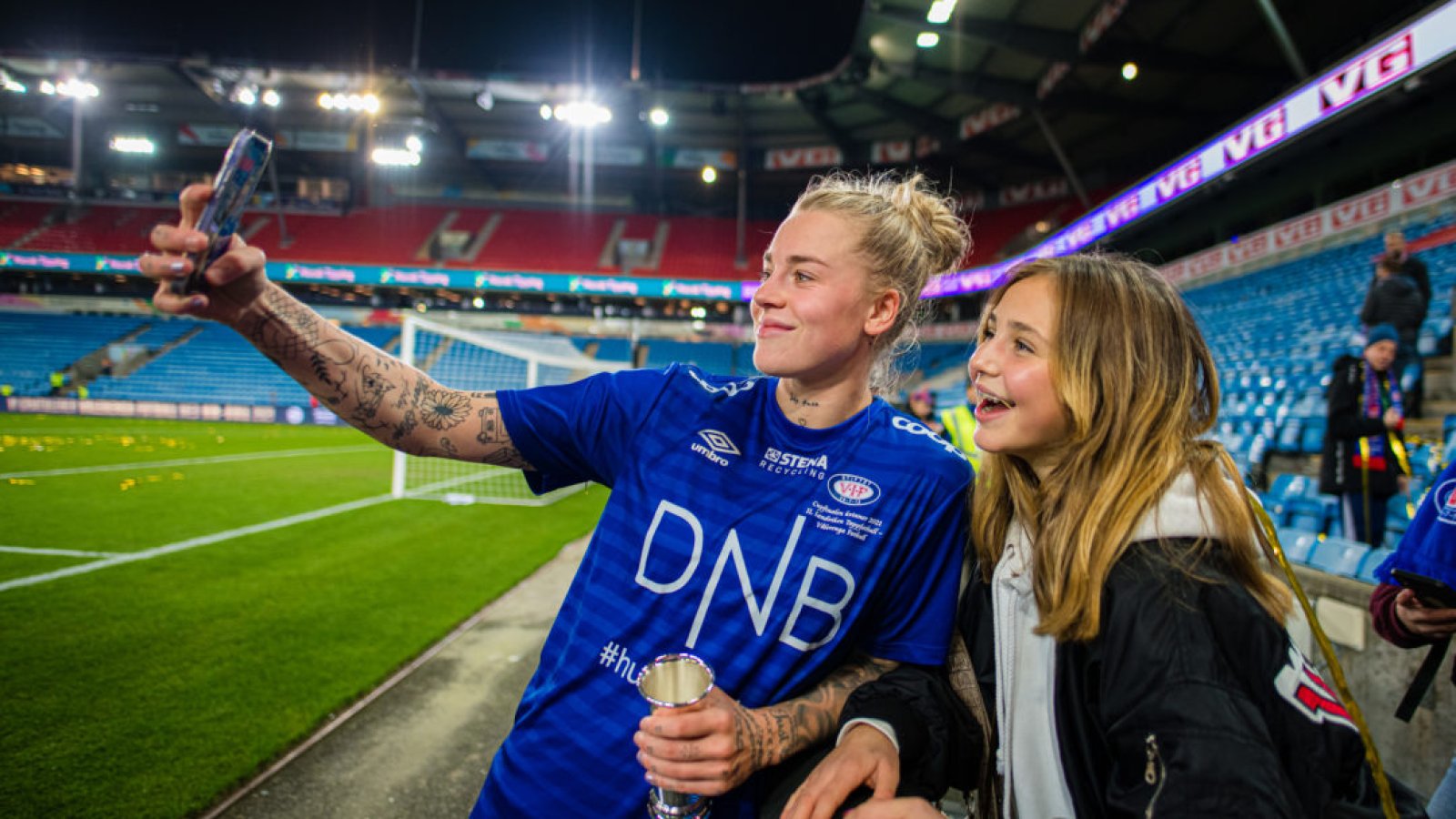 Marie Dølvik tok seg tid til en selfie etter cupfinalen. Photo: Marius Simensen / BILDBYRÅN / Cop 238