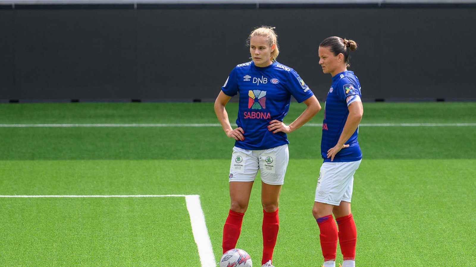 ANdrine Tomter og Sherida Spitse er klare for ny kamp. Foto: Morten Mitchell Larød / SPORTFOTO