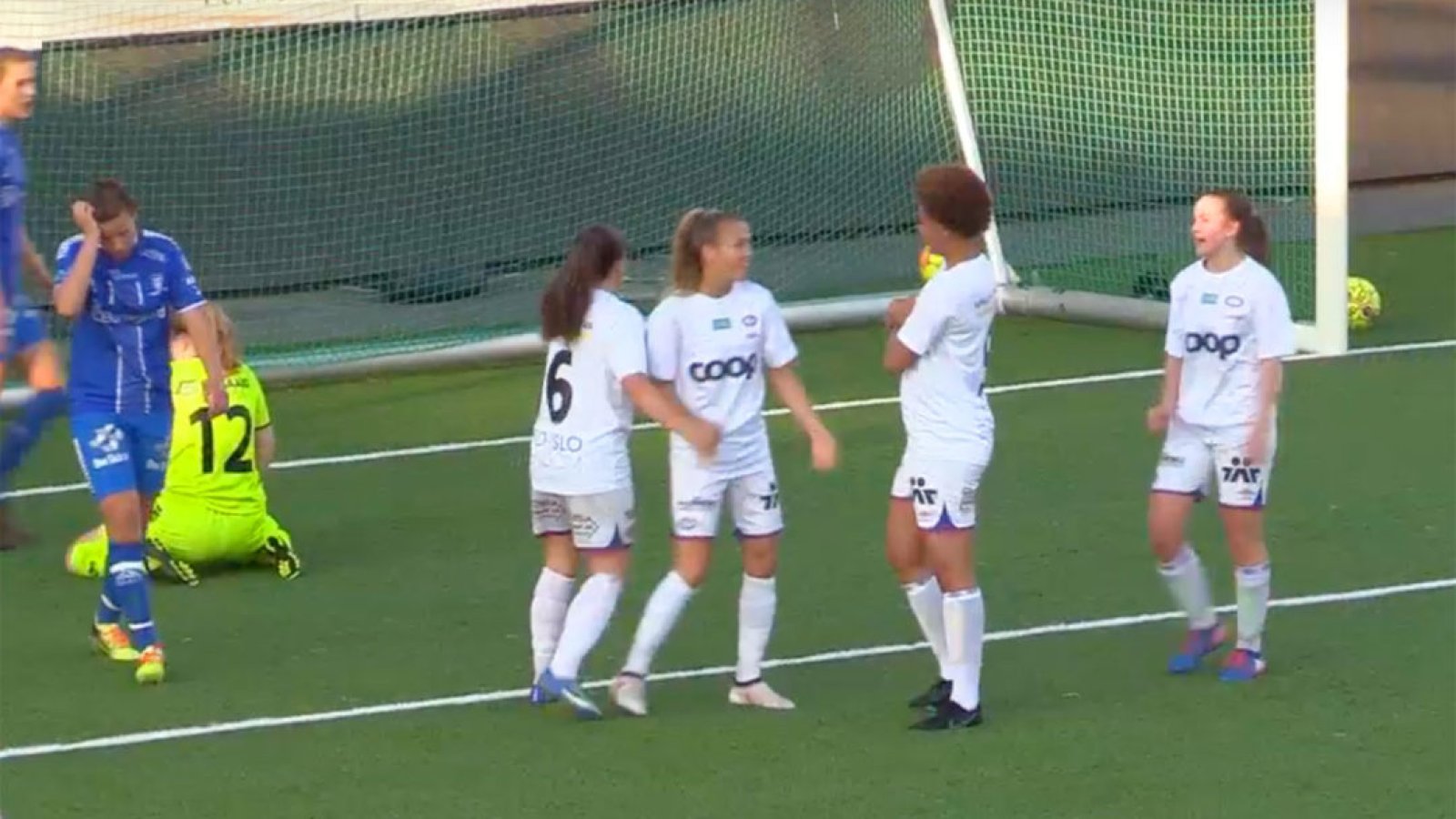 Celin Bizet Ildhusøy jubler etter 1-0 scoringen. (skjermdump fra Klanens Webradio)