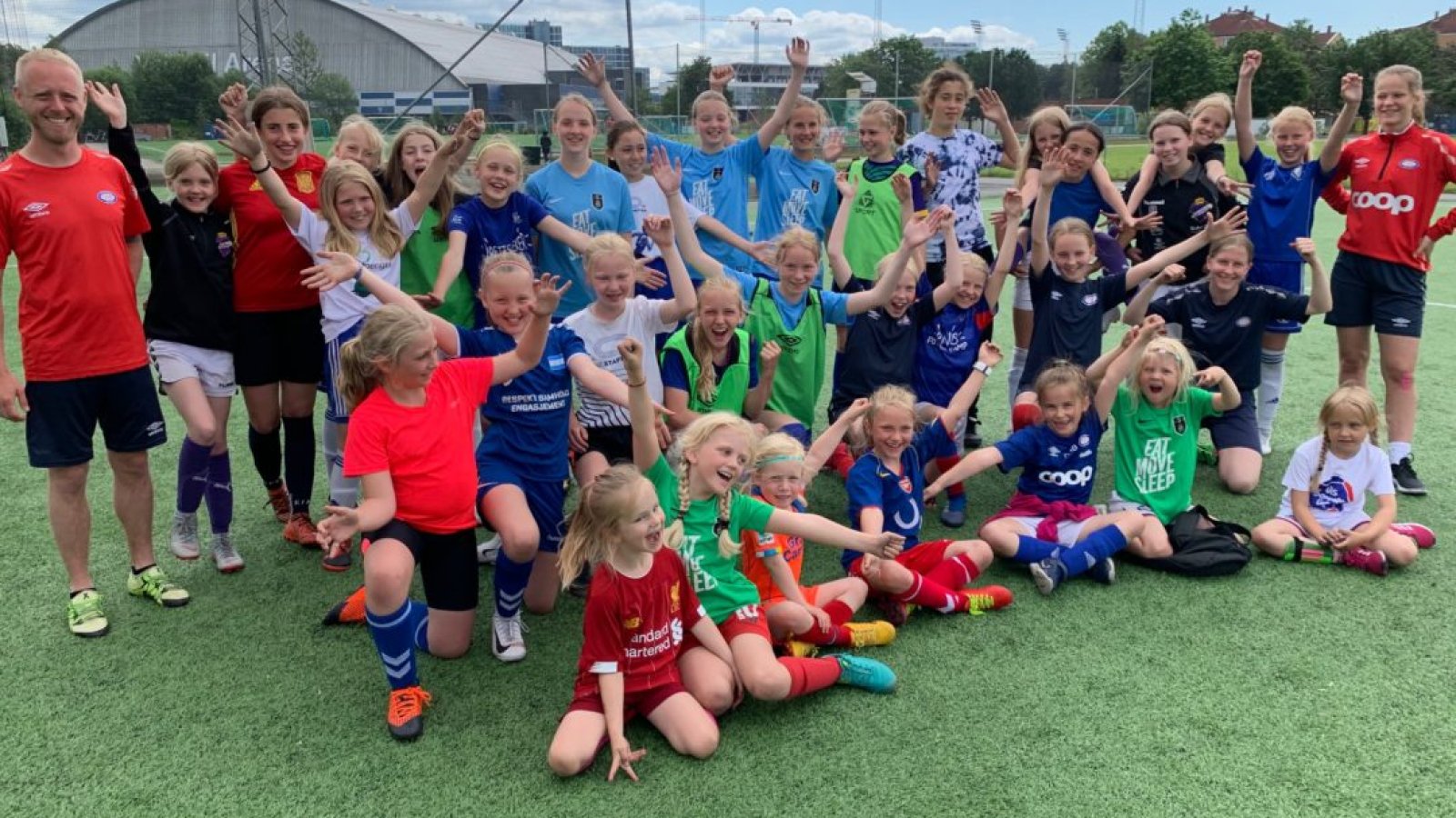 Glade jenter på Vålerengas fotballskole i 2019. Foto: Vålerenga Fotball