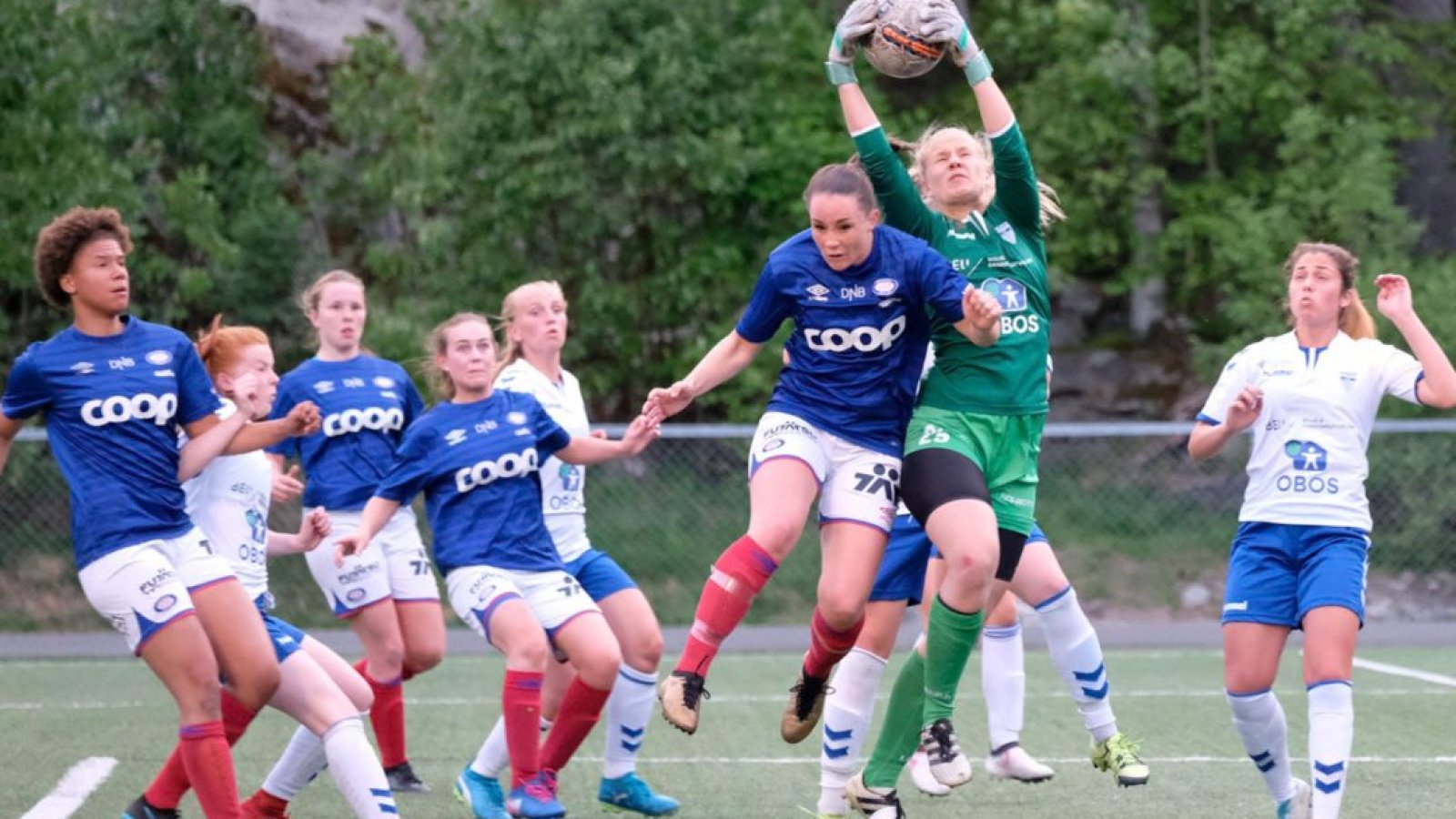 Det ville seg ikke helt i dag. En del lette baklengs og tøbbel med å putte i andre enden. Foto: Morten Mitchell Larød.