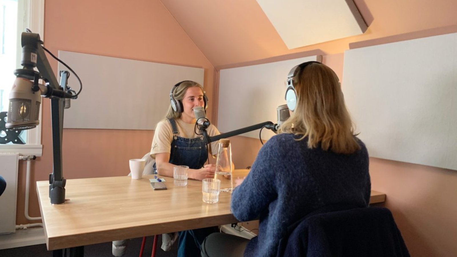 Sigrid Heien Hansen og Andrine Tomter kommer med podcast til seriestart. Foto: Fremantle.