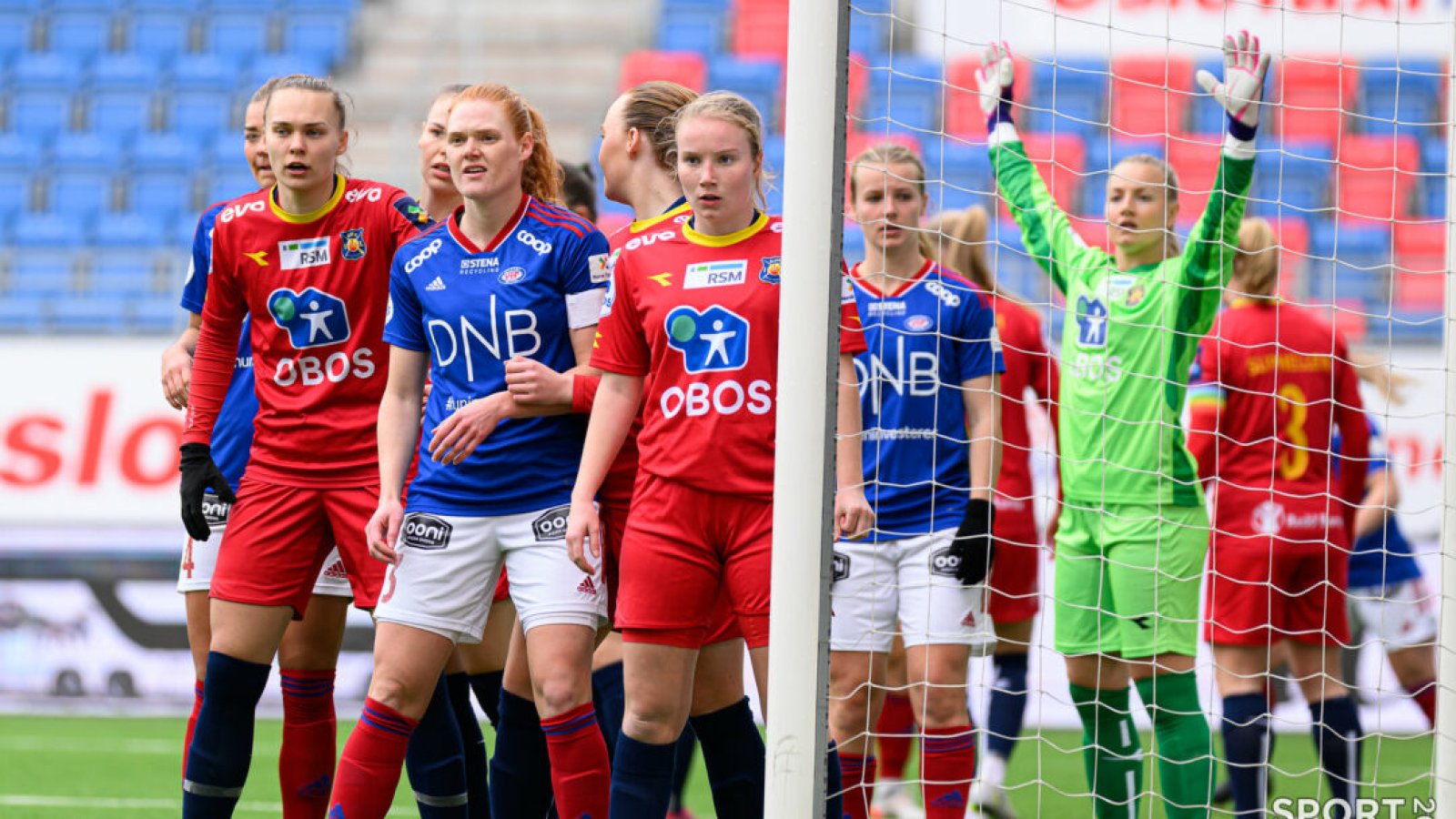 Toppseriekamp i fotball mellom Vålerenga og Røa på Intility Arena i Oslo søndag 3. april 2022. Foto: Morten Mitchell Larød / SPORTFOTO