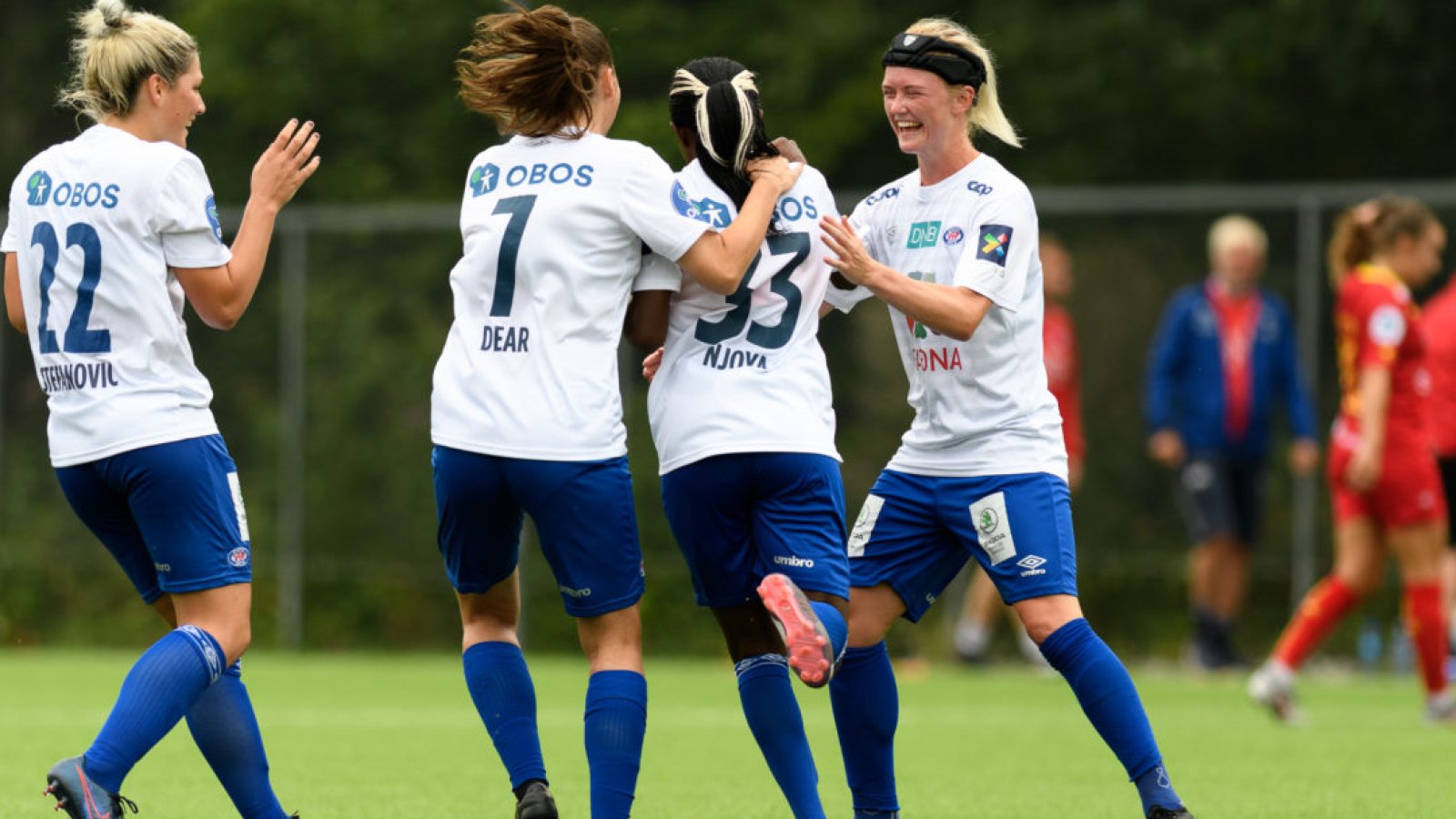 Ajara Njoya scoret et av mange praktmål borte mot Røa. Foto: Morten Mitchell Larød / Sportfoto