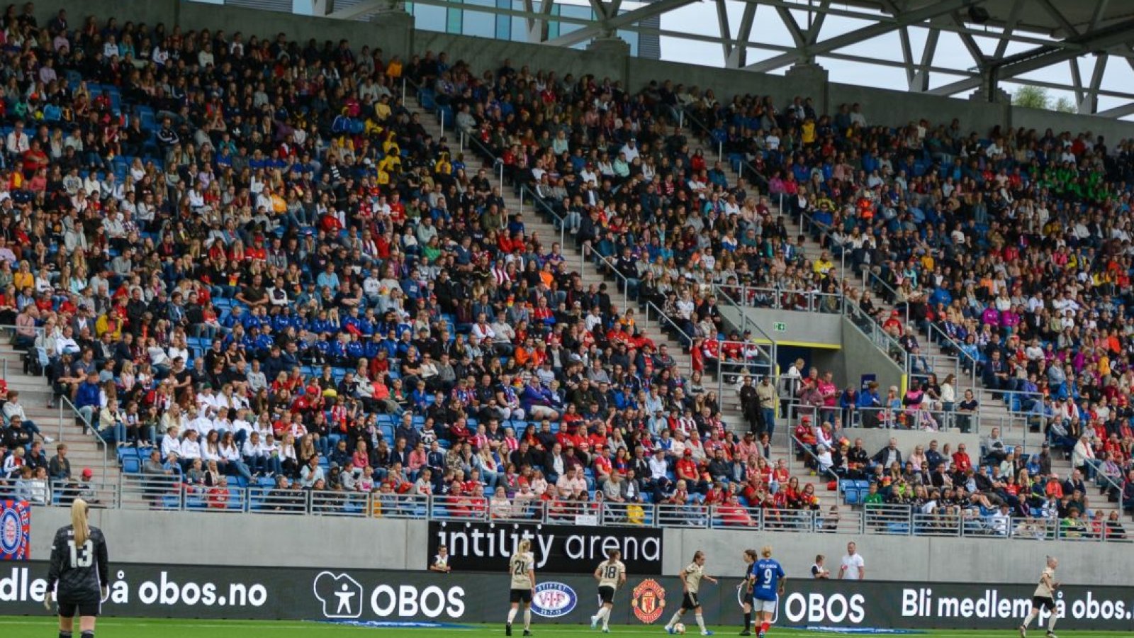 Slik så det ut da Manchester United gjestet intility arena i fjor sommer. Foto: Kvinneidrett.no