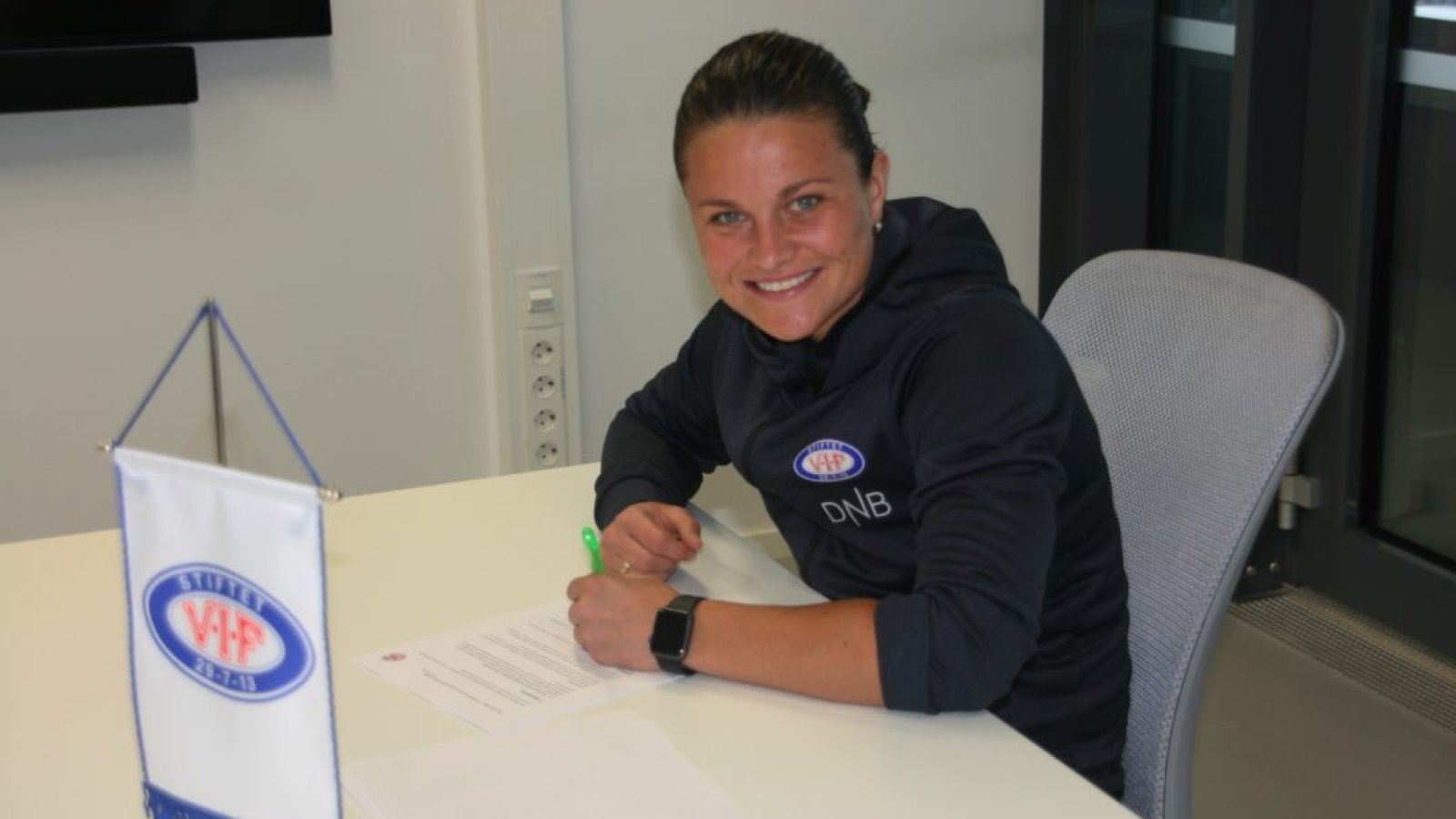 Sherida Spitse har signert en ny kontrakt. Foto: Vålerenga Fotball