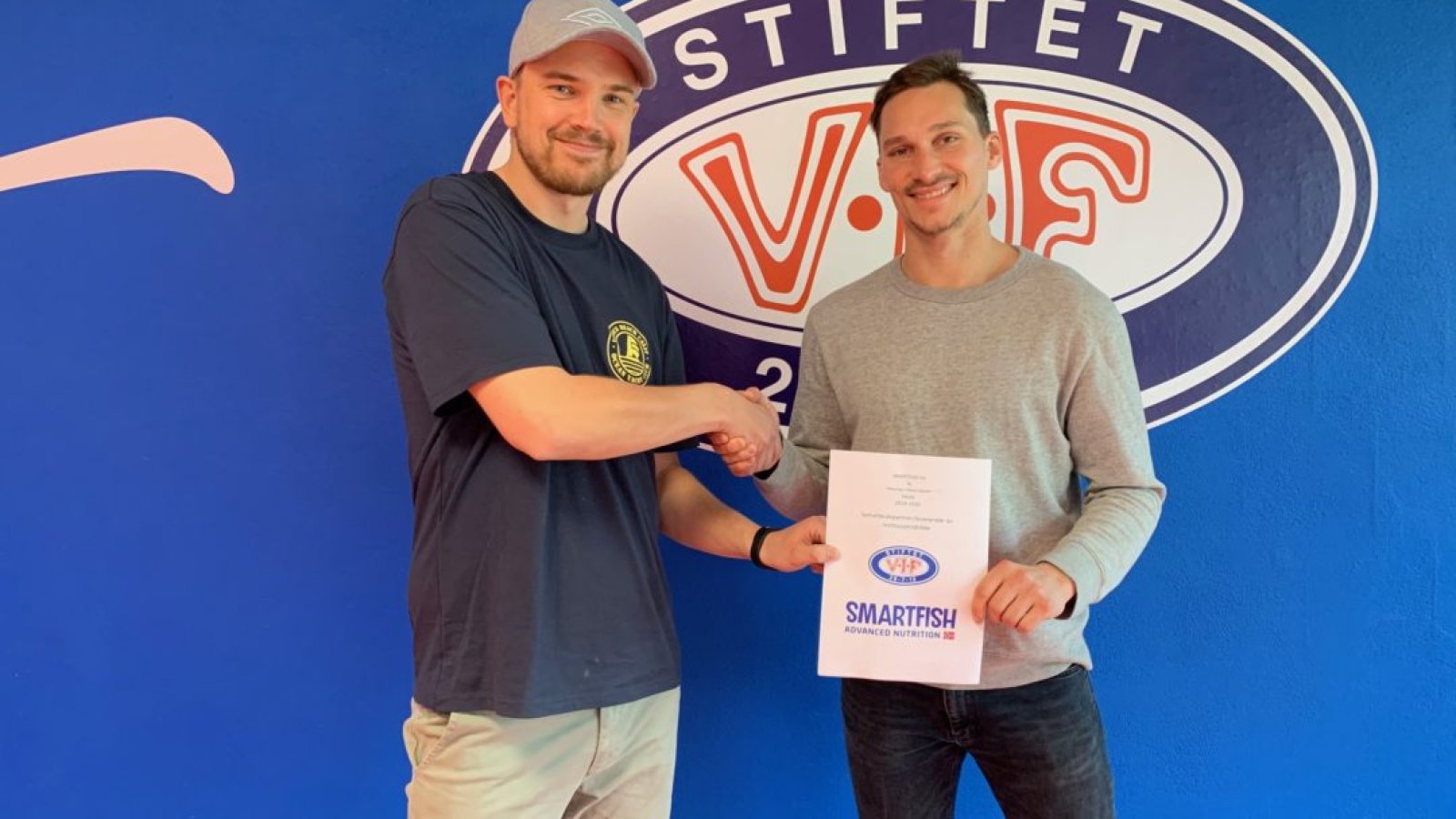 Smartfish (Brede Csiszar t.h) har gått inn en samarbeidsavtale med Vålerengas Fotball (Jens A. Dalsegg t.v)Foto: Vålerenga Fotball