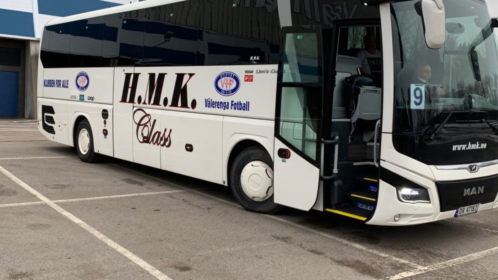 HMK er vårt foretrukne busselskap. Foto: Vålerenga Fotball
