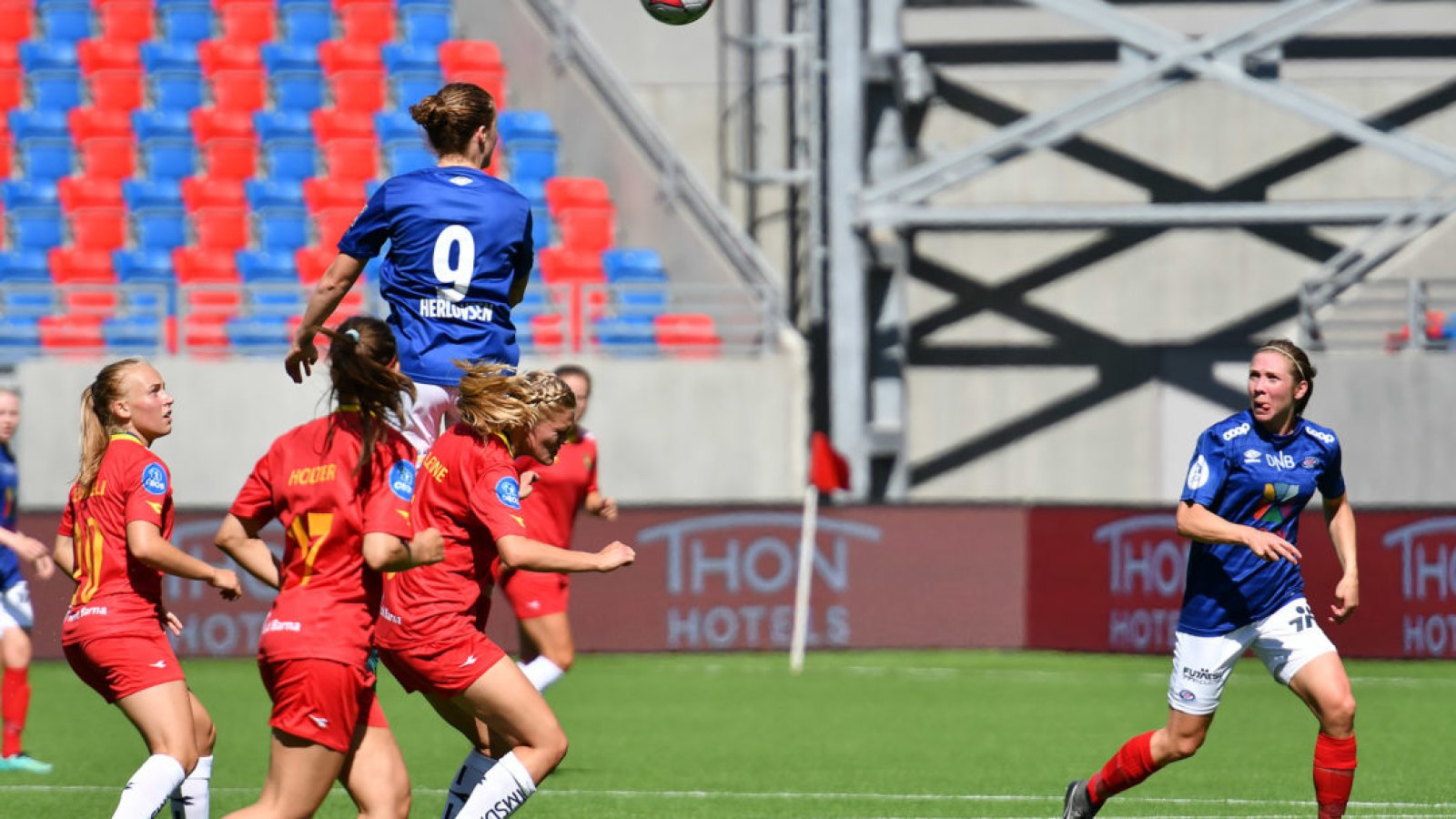 Isabell Herlovsen høyt oppe sist lagene møttes. Foto: Morten M. Larød.