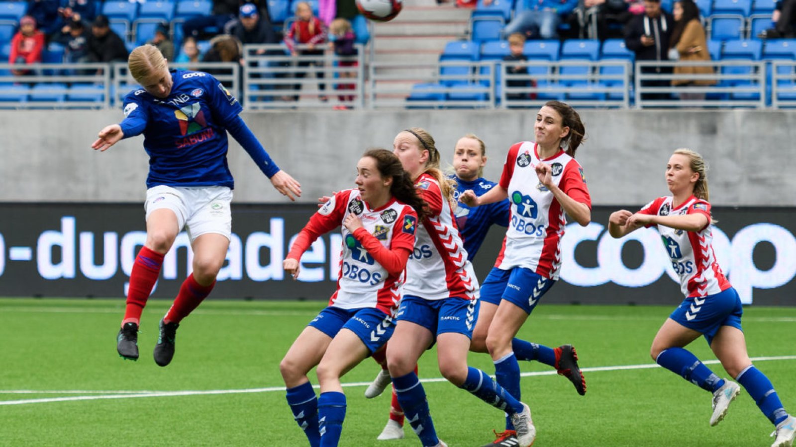 Natasha Dowie og resten av Vålerenga-jentene nådde aldri helt opp mot Lyn. Foto : Sportfoto