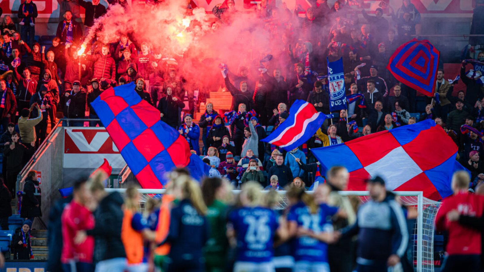 Et nytt seriesystem må skape positivitet i kvinnefotballen, inkludert hos spillere, trenere og supportere. Her fra cupfinalen i 2021. Photo: Marius Simensen / BILDBYRÅN / Cop 238