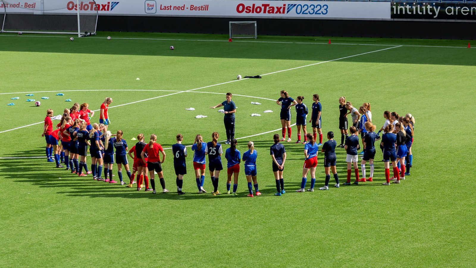 43 spillere fra våre samarbeidsklubber var samlet på Intility Arena søndag. Foto: Sølvar Flatmo