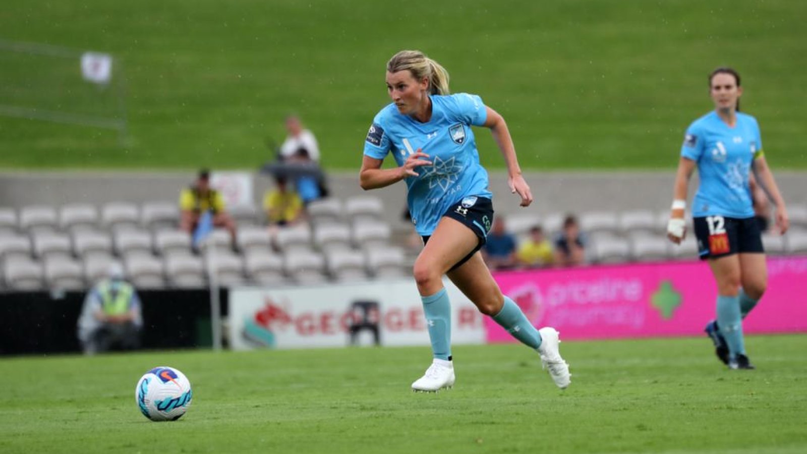 Ally Green I aksjon for gamleklubben Sydney FC