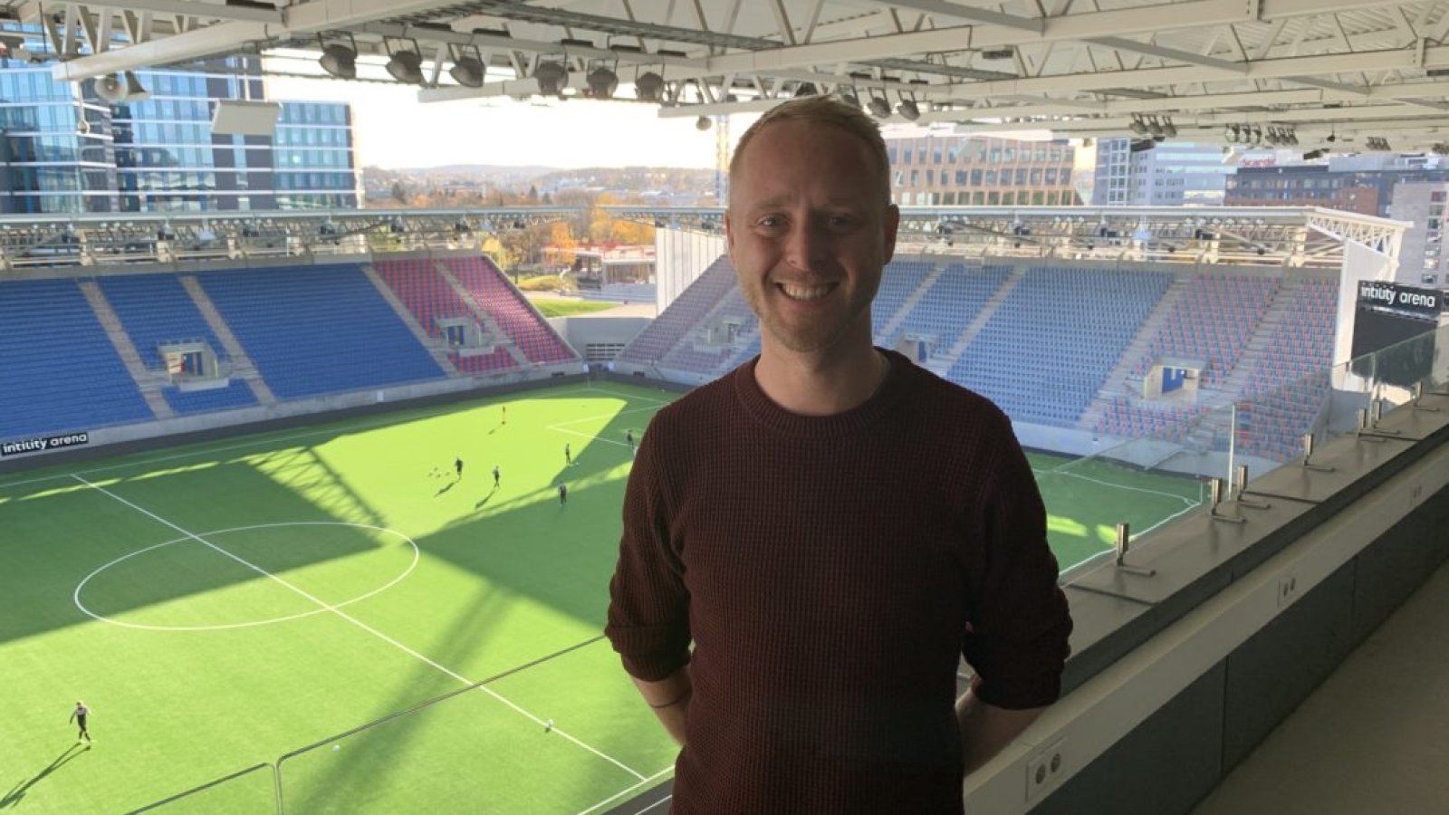 Darren O'Sullivan fortsetter med utviklingsarbeidet på jentesiden i Vålerenga. Foto: Vålerenga Fotball
